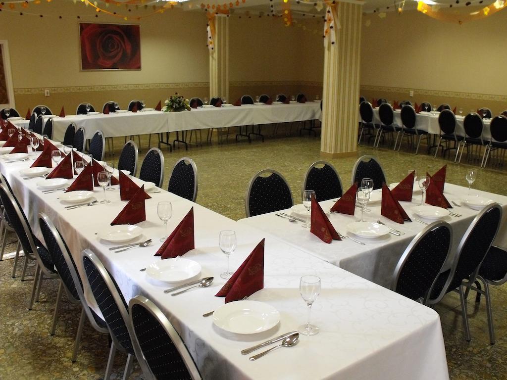 Vasvirag Hotel Celldomolk Ngoại thất bức ảnh